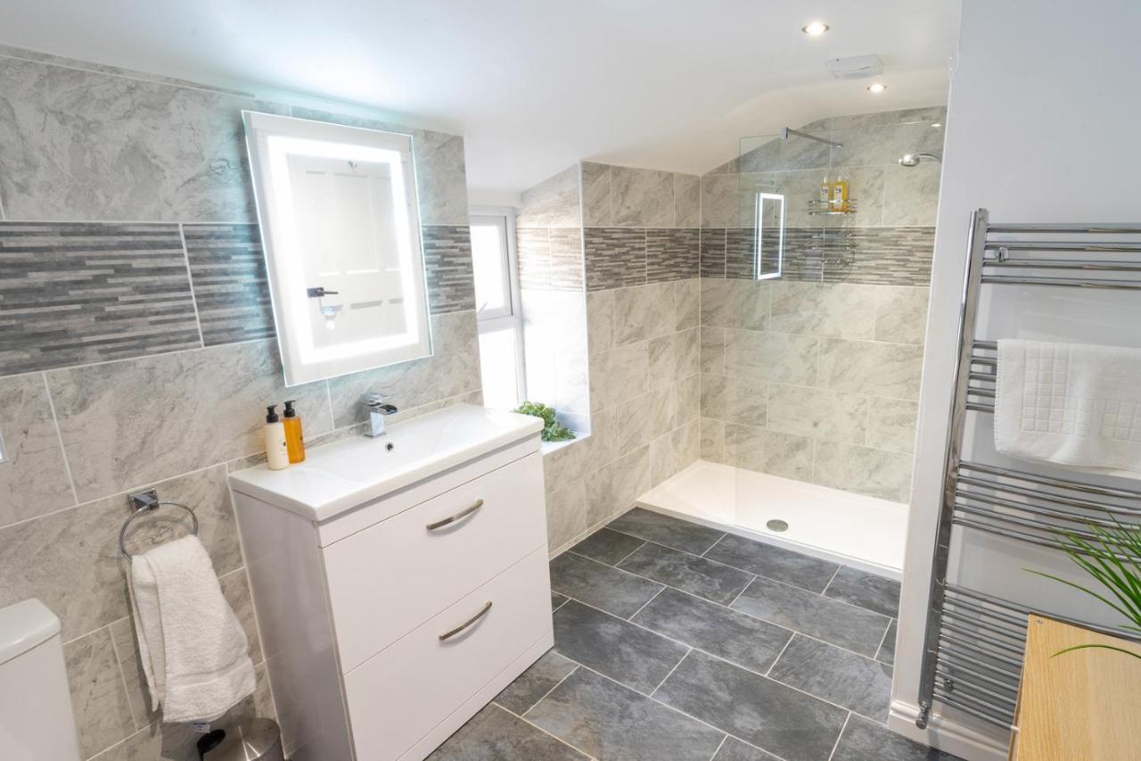 Newly-Renovated, Mid-Terrace Cottage In Porthmadog Buitenkant foto