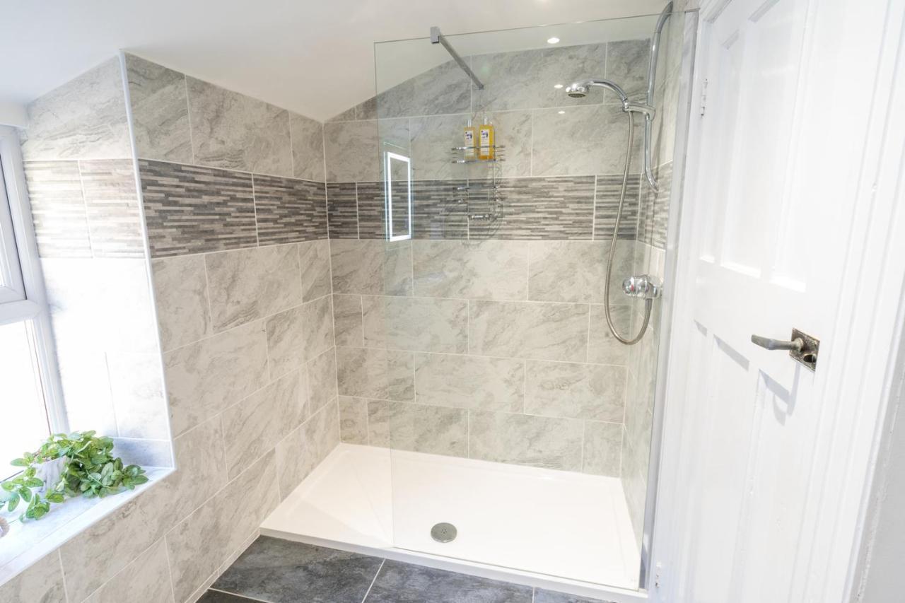 Newly-Renovated, Mid-Terrace Cottage In Porthmadog Buitenkant foto